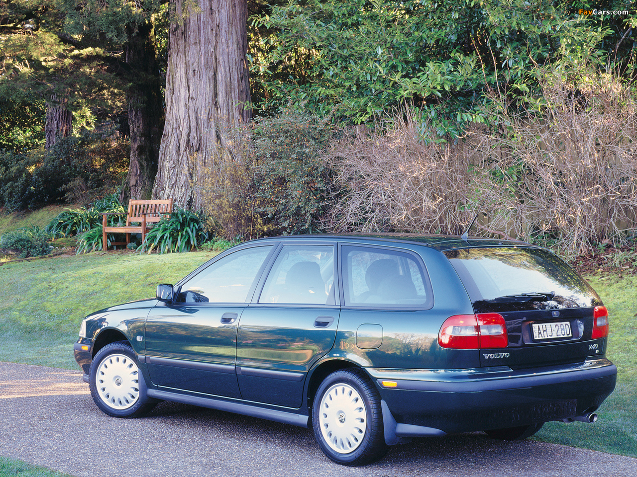 Photos of Volvo V40 AU-spec 1999–2002 (1280 x 960)