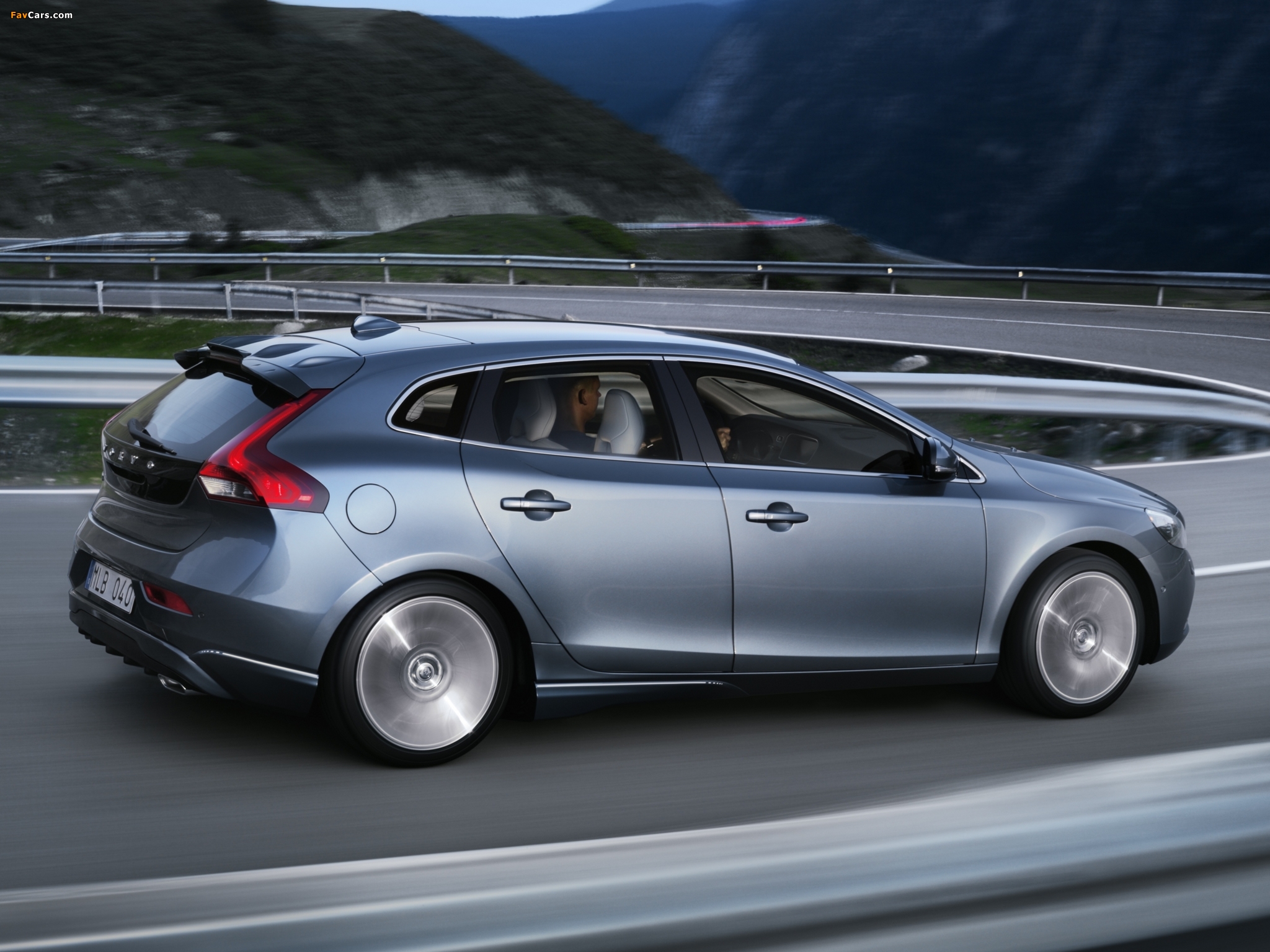 Photos of Volvo V40 2012 (2048 x 1536)