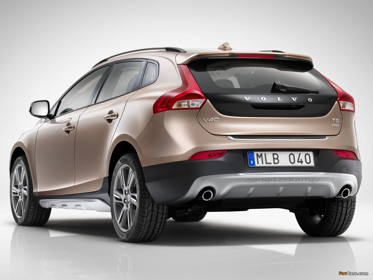 Photos of Volvo V40 Cross Country T5 2012 (1280 x 960)