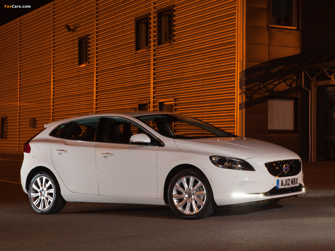 Photos of Volvo V40 D2 UK-spec 2012 (1280 x 960)