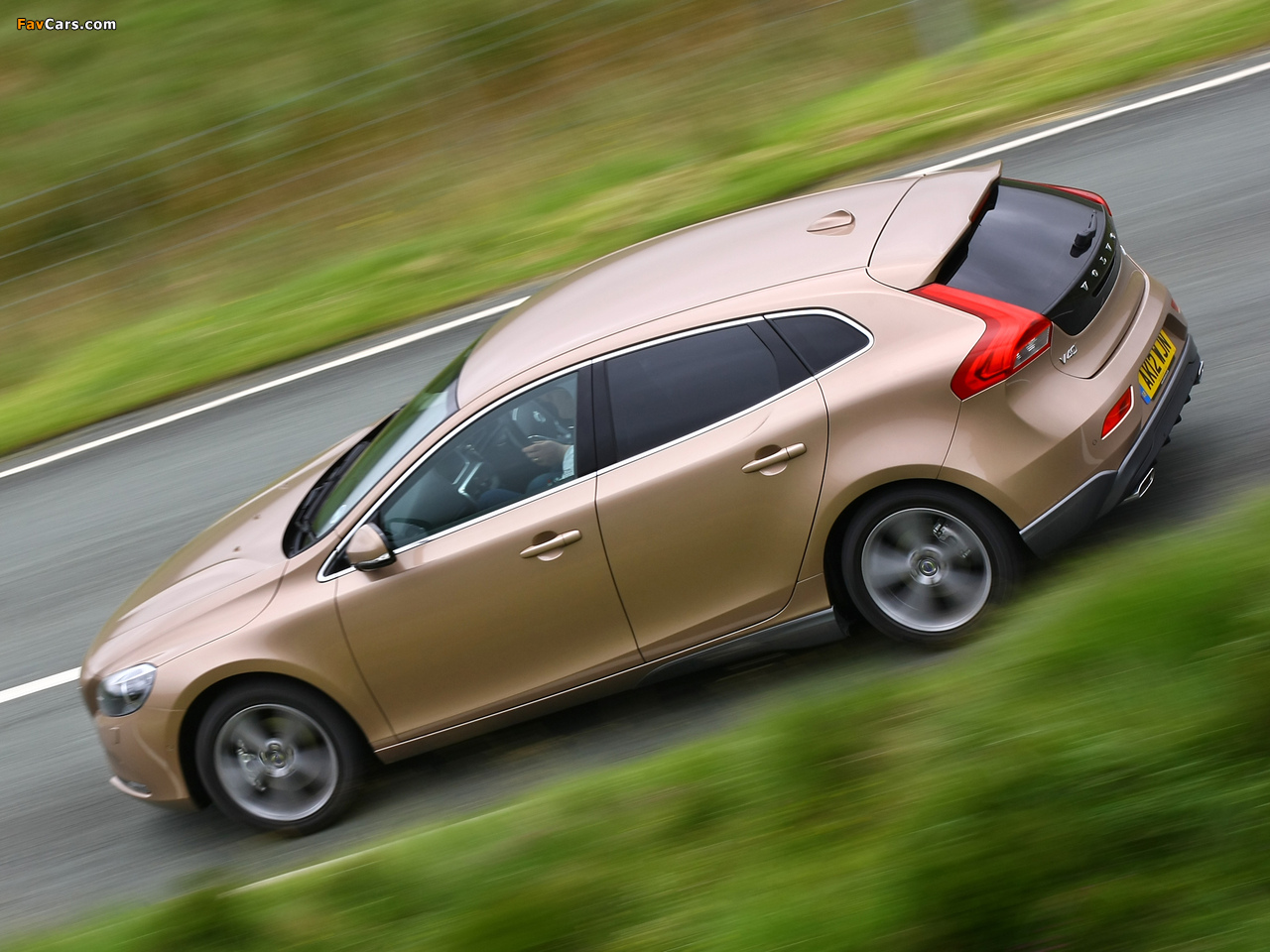 Photos of Volvo V40 T4 UK-spec 2012 (1280 x 960)