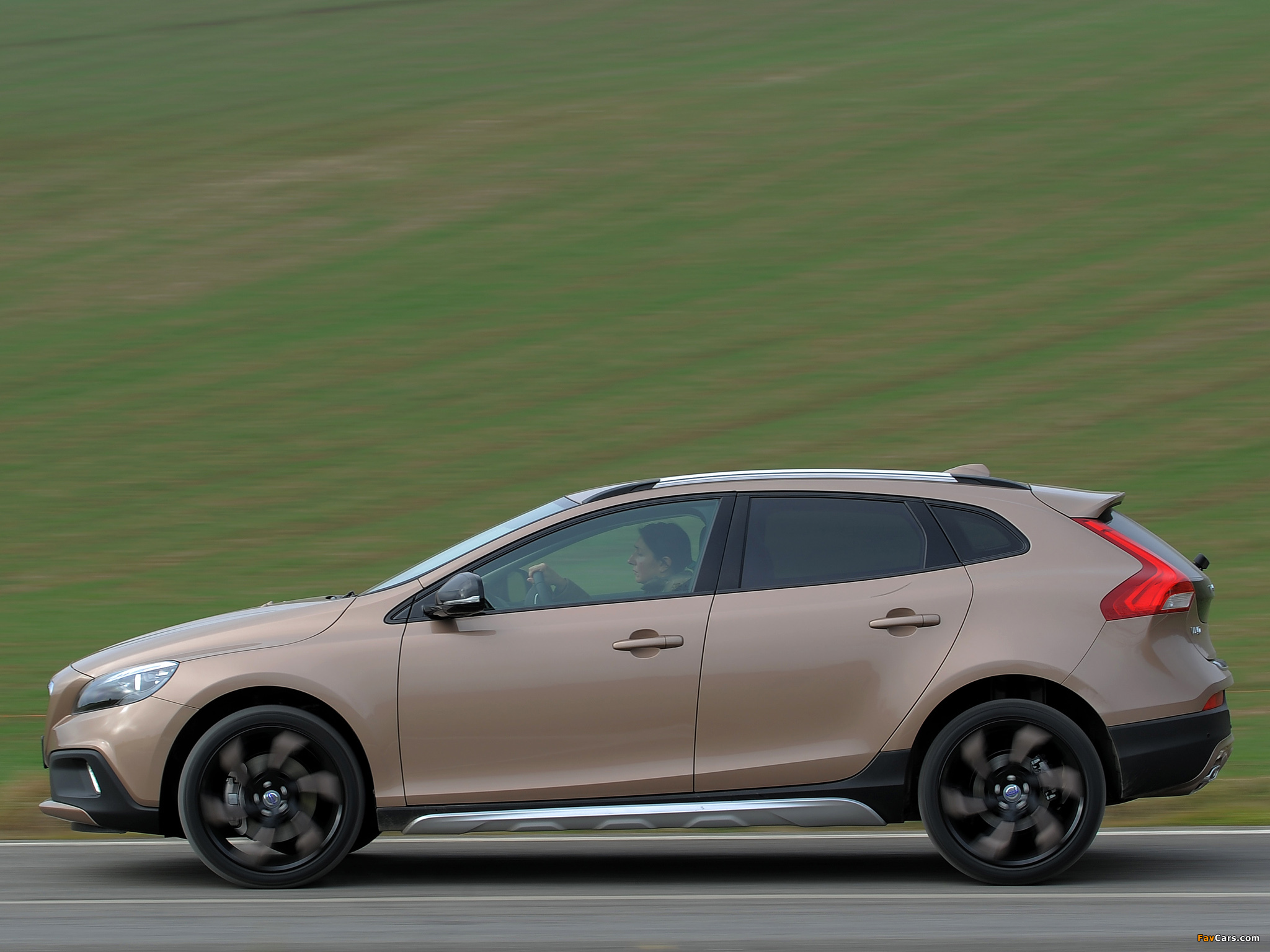 Photos of Volvo V40 Cross Country D3 2012 (2048 x 1536)