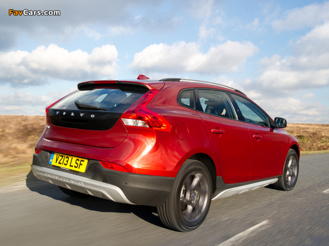 Photos of Volvo V40 Cross Country UK-spec 2013 (640 x 480)