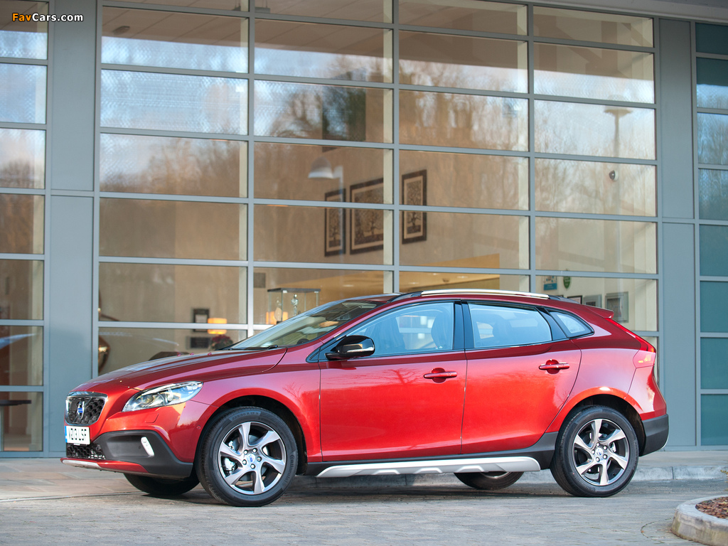 Photos of Volvo V40 Cross Country UK-spec 2013 (1024 x 768)