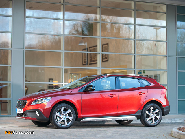 Photos of Volvo V40 Cross Country UK-spec 2013 (640 x 480)