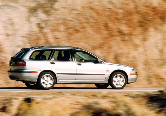 Pictures of Volvo V40 1999–2002
