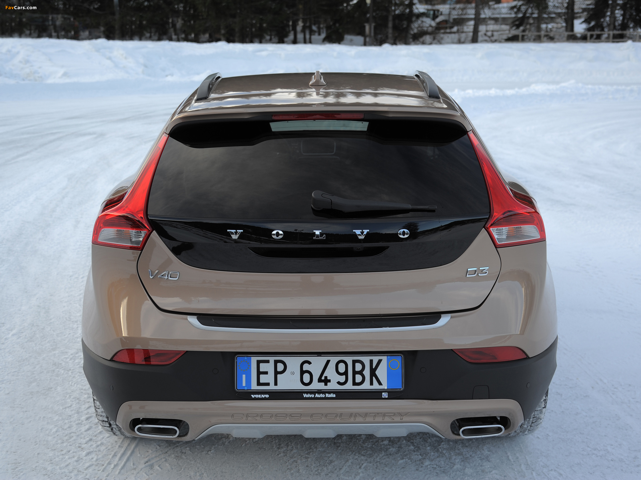 Pictures of Volvo V40 Cross Country D3 2012 (2048 x 1536)