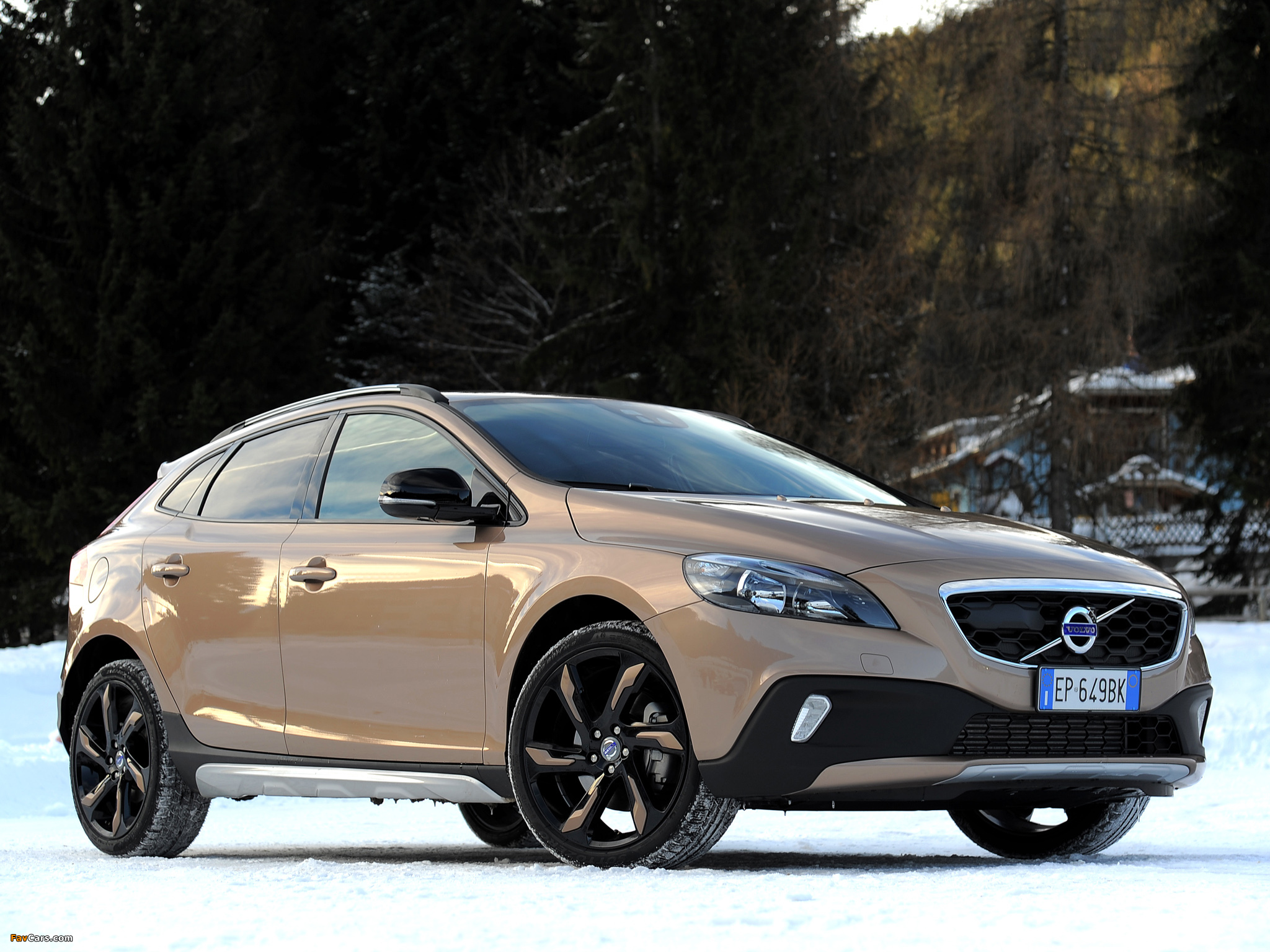 Pictures of Volvo V40 Cross Country D3 2012 (2048 x 1536)