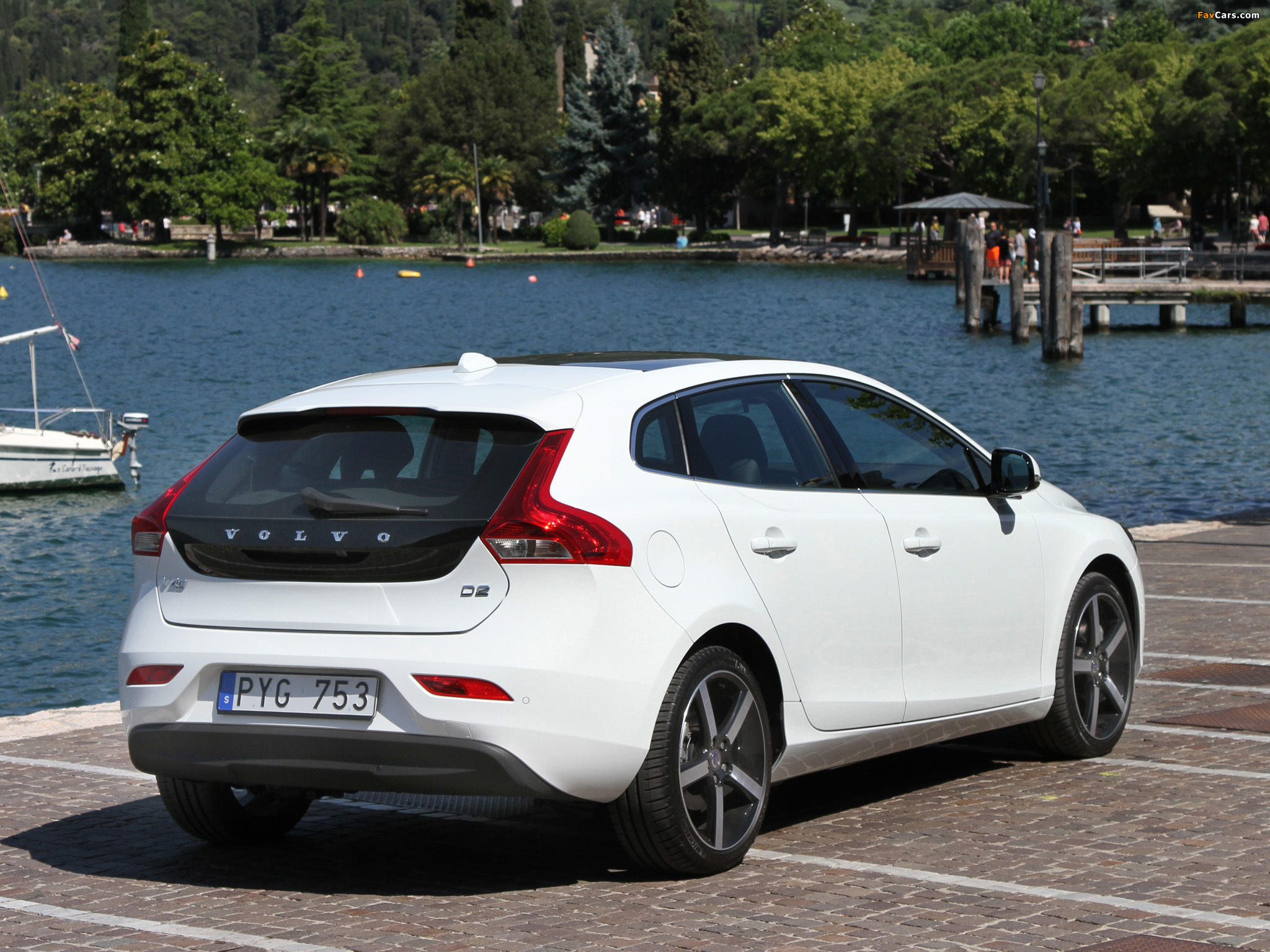 Pictures of Volvo V40 D2 2012 (2048 x 1536)