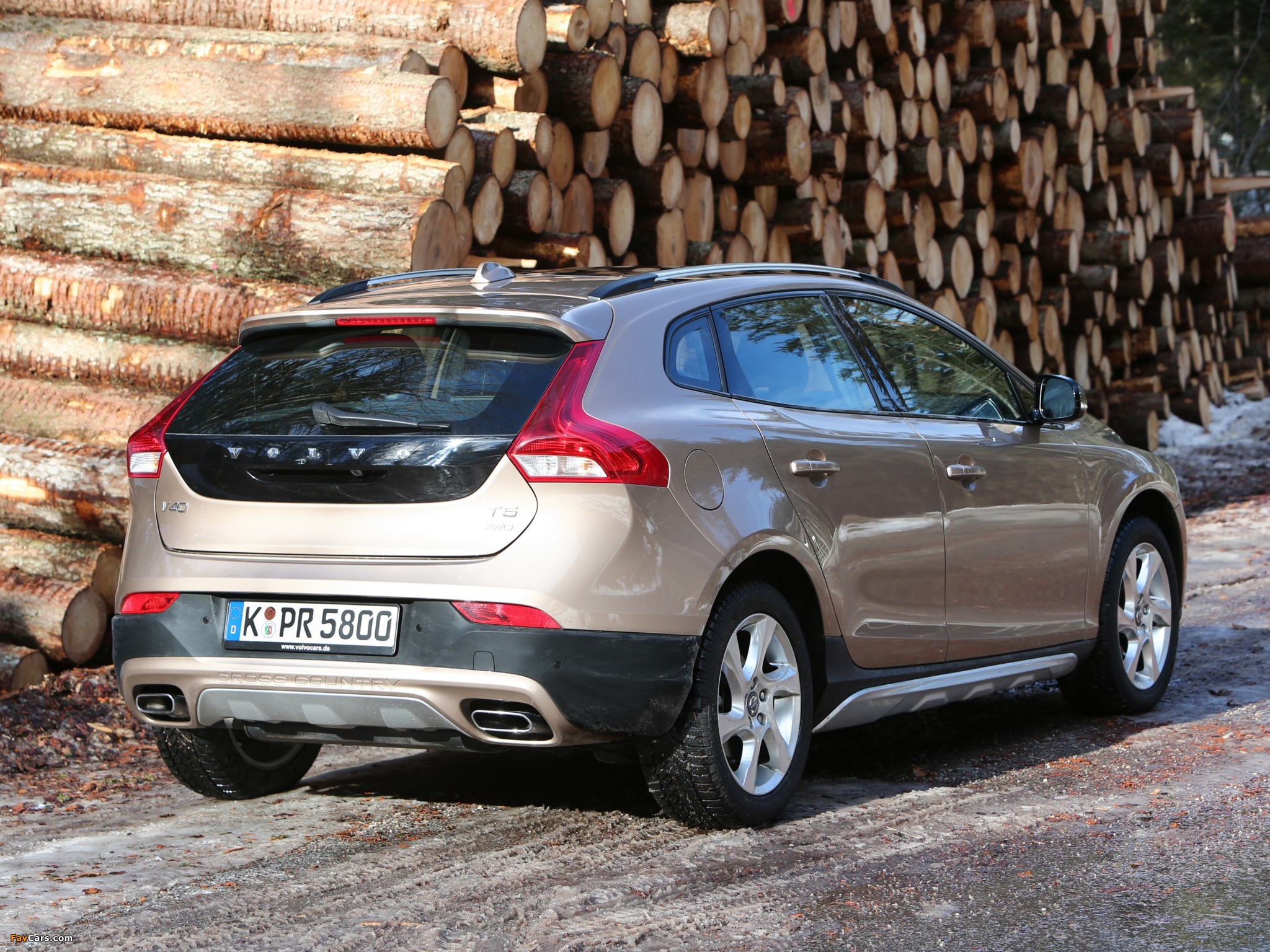 Pictures of Volvo V40 Cross Country T5 2012 (2048 x 1536)
