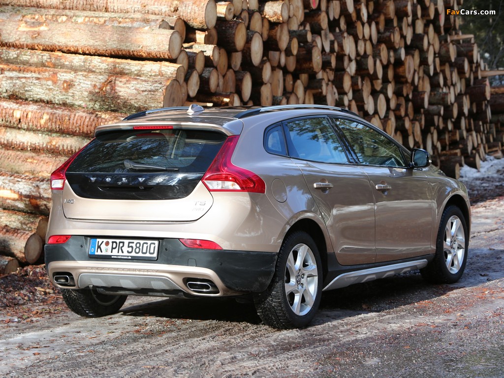 Pictures of Volvo V40 Cross Country T5 2012 (1024 x 768)