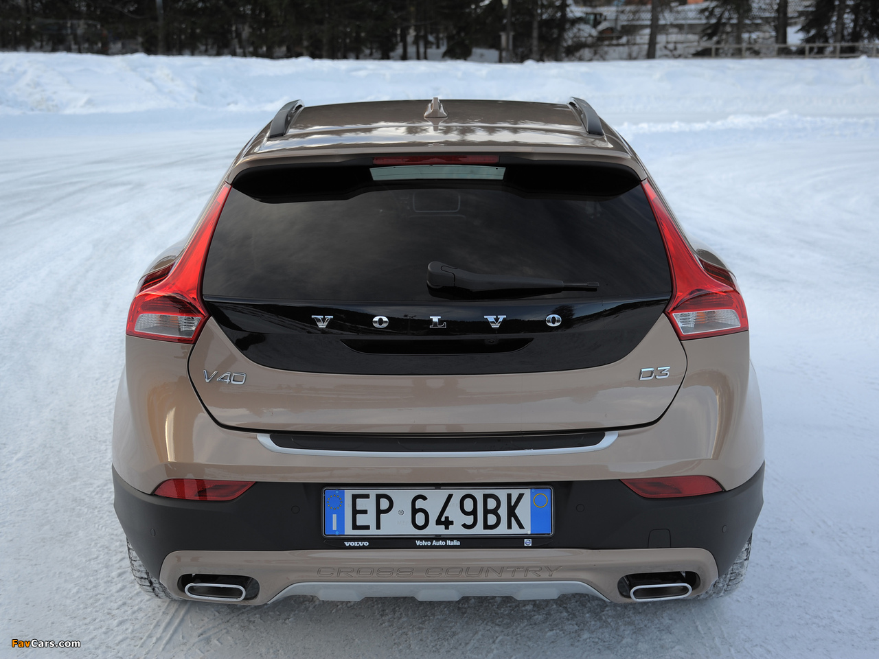 Pictures of Volvo V40 Cross Country D3 2012 (1280 x 960)