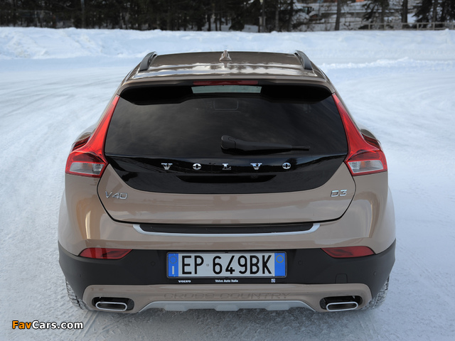 Pictures of Volvo V40 Cross Country D3 2012 (640 x 480)