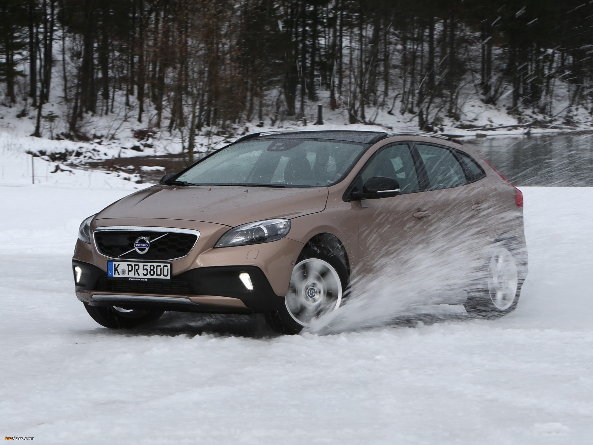 Pictures of Volvo V40 Cross Country T5 2012 (2048 x 1536)