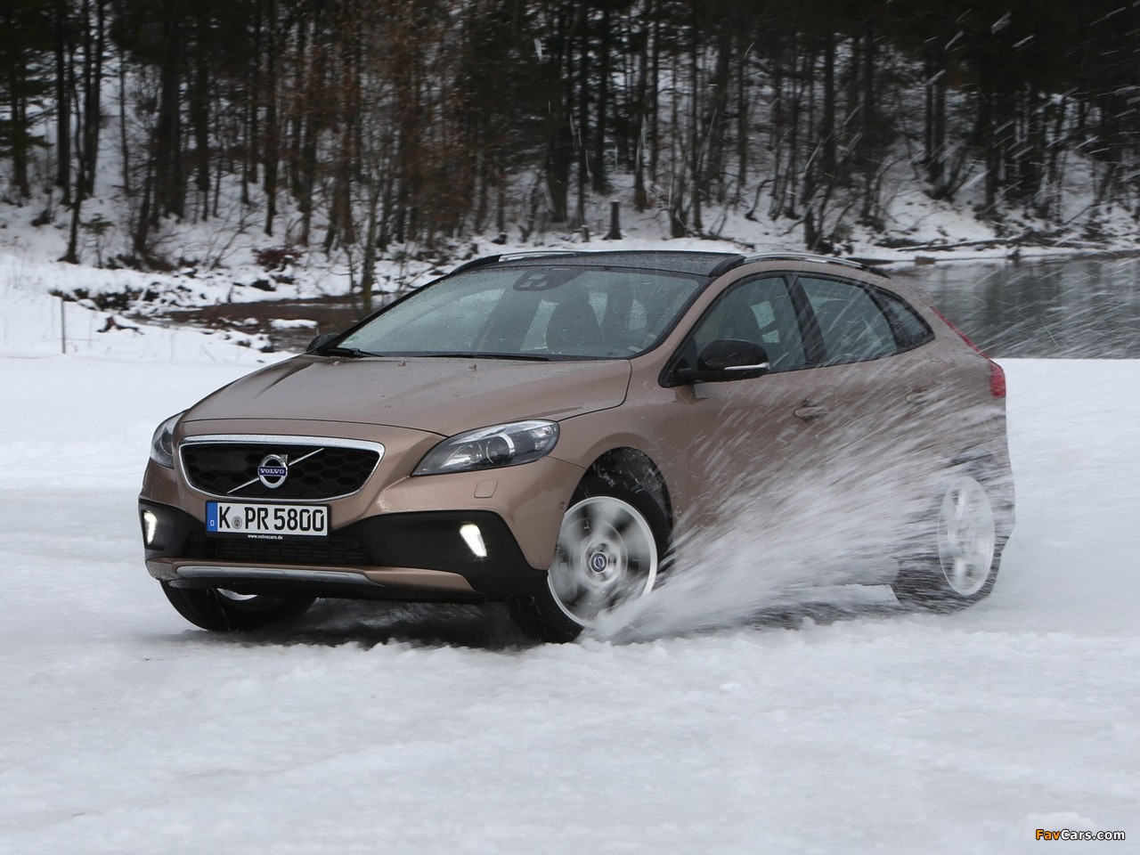 Pictures of Volvo V40 Cross Country T5 2012 (1280 x 960)