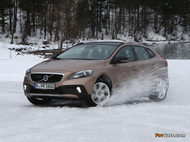 Pictures of Volvo V40 Cross Country T5 2012 (640 x 480)