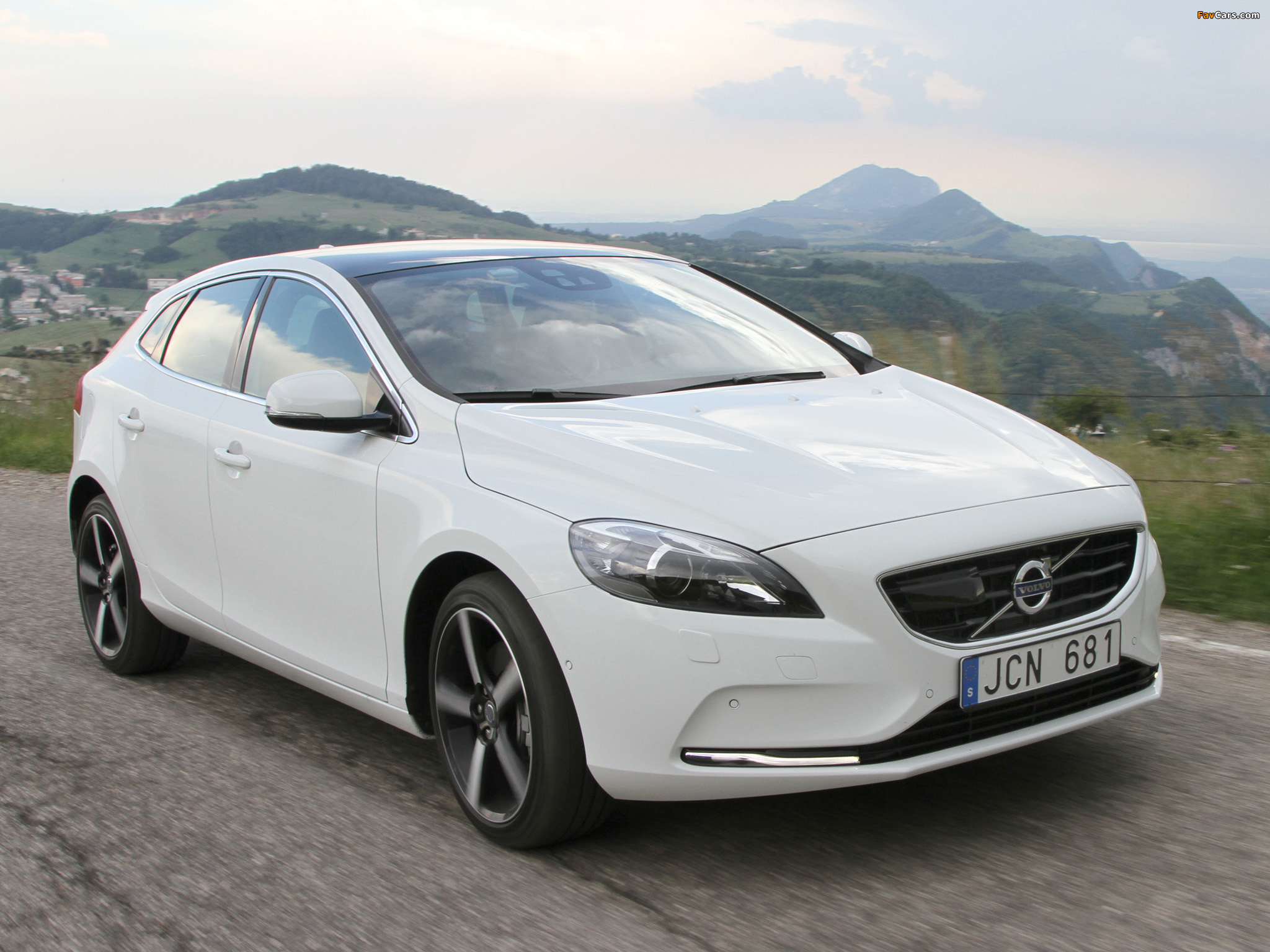 Pictures of Volvo V40 D2 2012 (2048 x 1536)