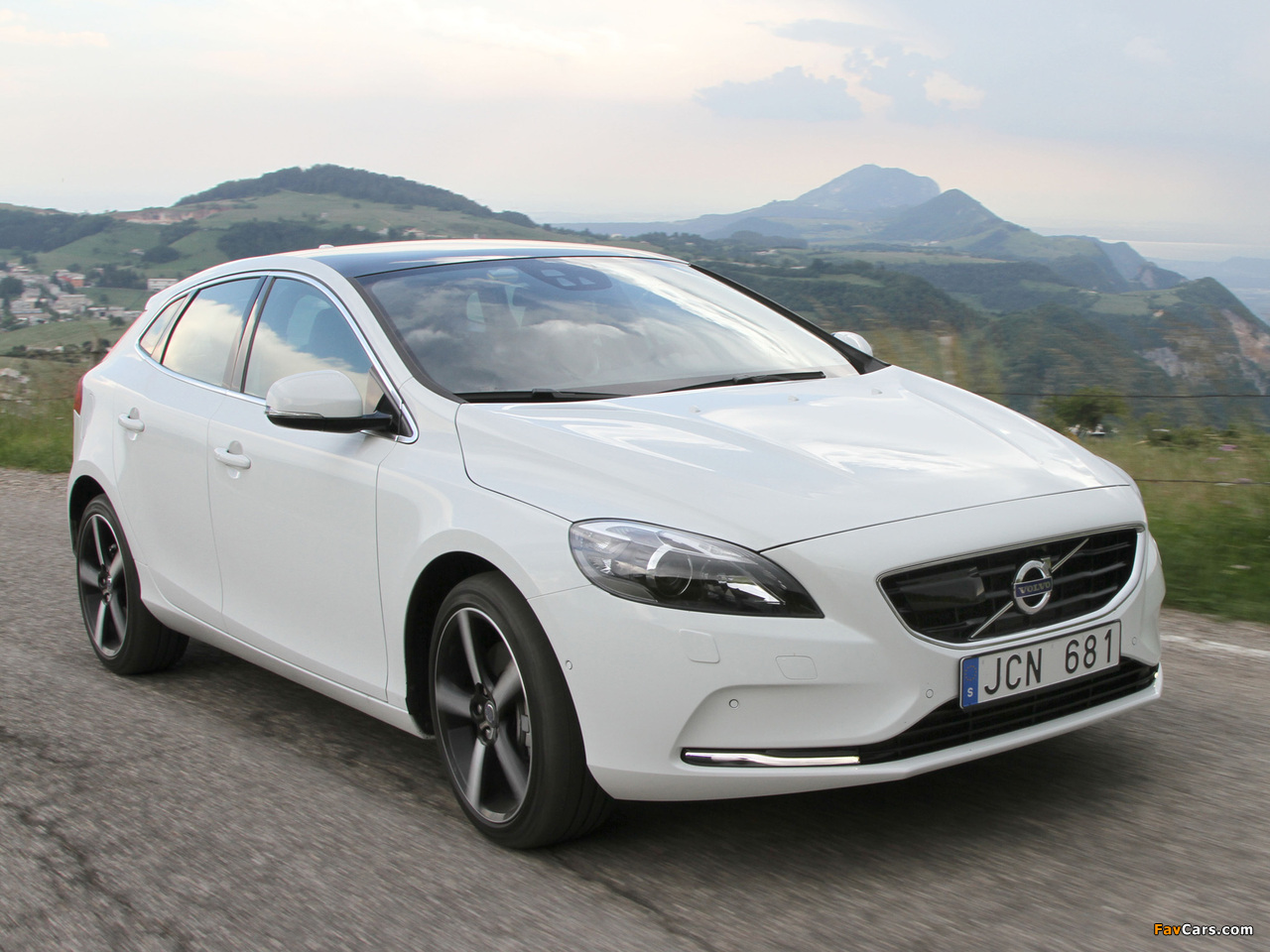 Pictures of Volvo V40 D2 2012 (1280 x 960)