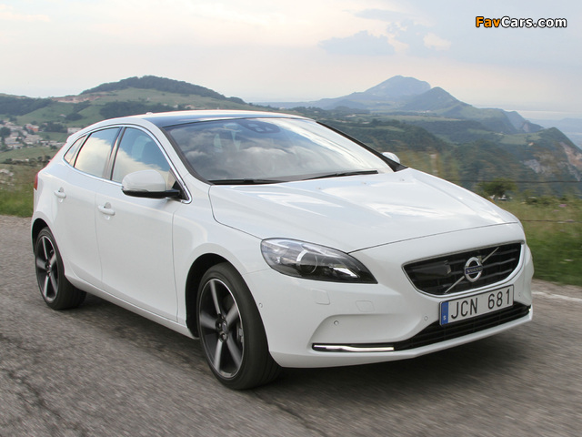 Pictures of Volvo V40 D2 2012 (640 x 480)