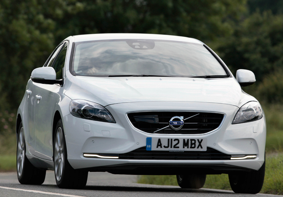 Pictures of Volvo V40 D2 UK-spec 2012