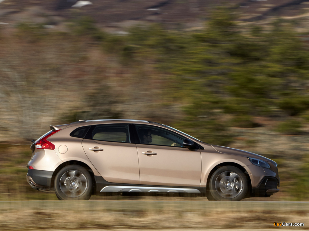 Pictures of Volvo V40 Cross Country JP-spec 2013 (1024 x 768)