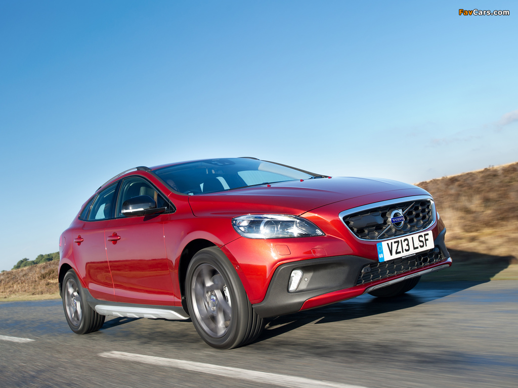 Pictures of Volvo V40 Cross Country UK-spec 2013 (1024 x 768)
