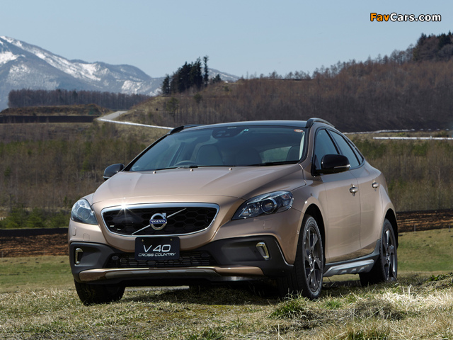 Pictures of Volvo V40 Cross Country JP-spec 2013 (640 x 480)