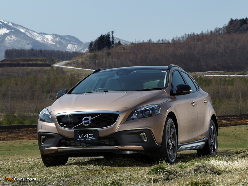 Pictures of Volvo V40 Cross Country JP-spec 2013 (800 x 600)