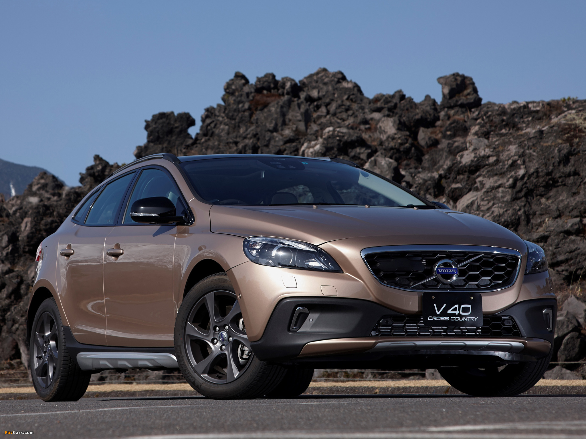 Pictures of Volvo V40 Cross Country JP-spec 2013 (2048 x 1536)