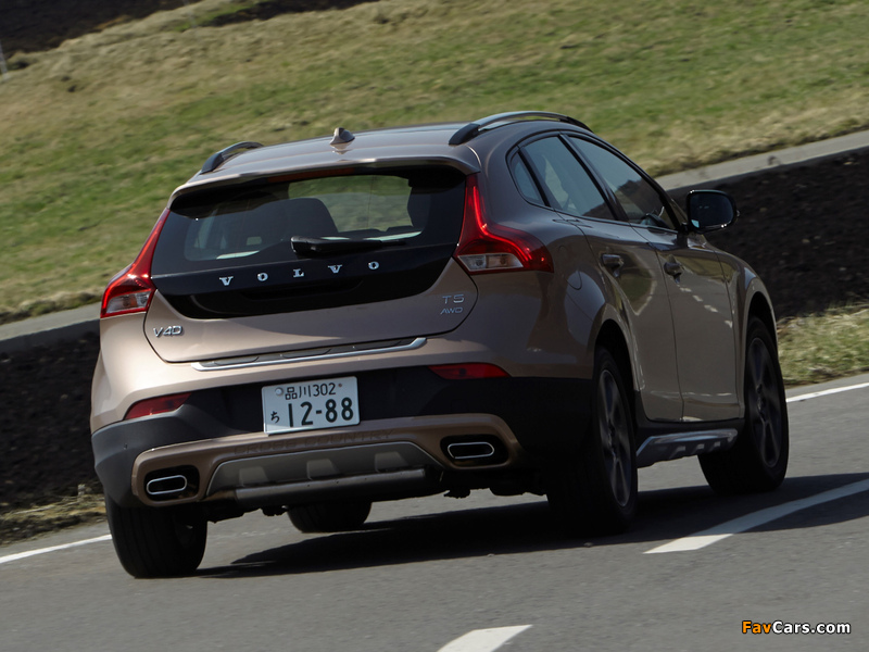 Pictures of Volvo V40 Cross Country JP-spec 2013 (800 x 600)