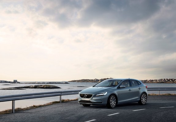 Pictures of Volvo V40 T4 Momentum 2016
