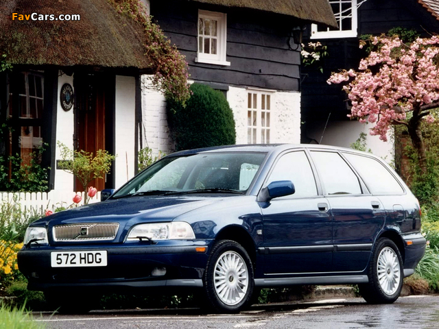 Volvo V40 UK-spec 1996–99 images (640 x 480)