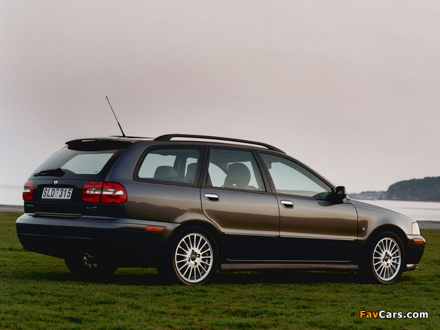 Volvo V40 2002–04 pictures (640 x 480)