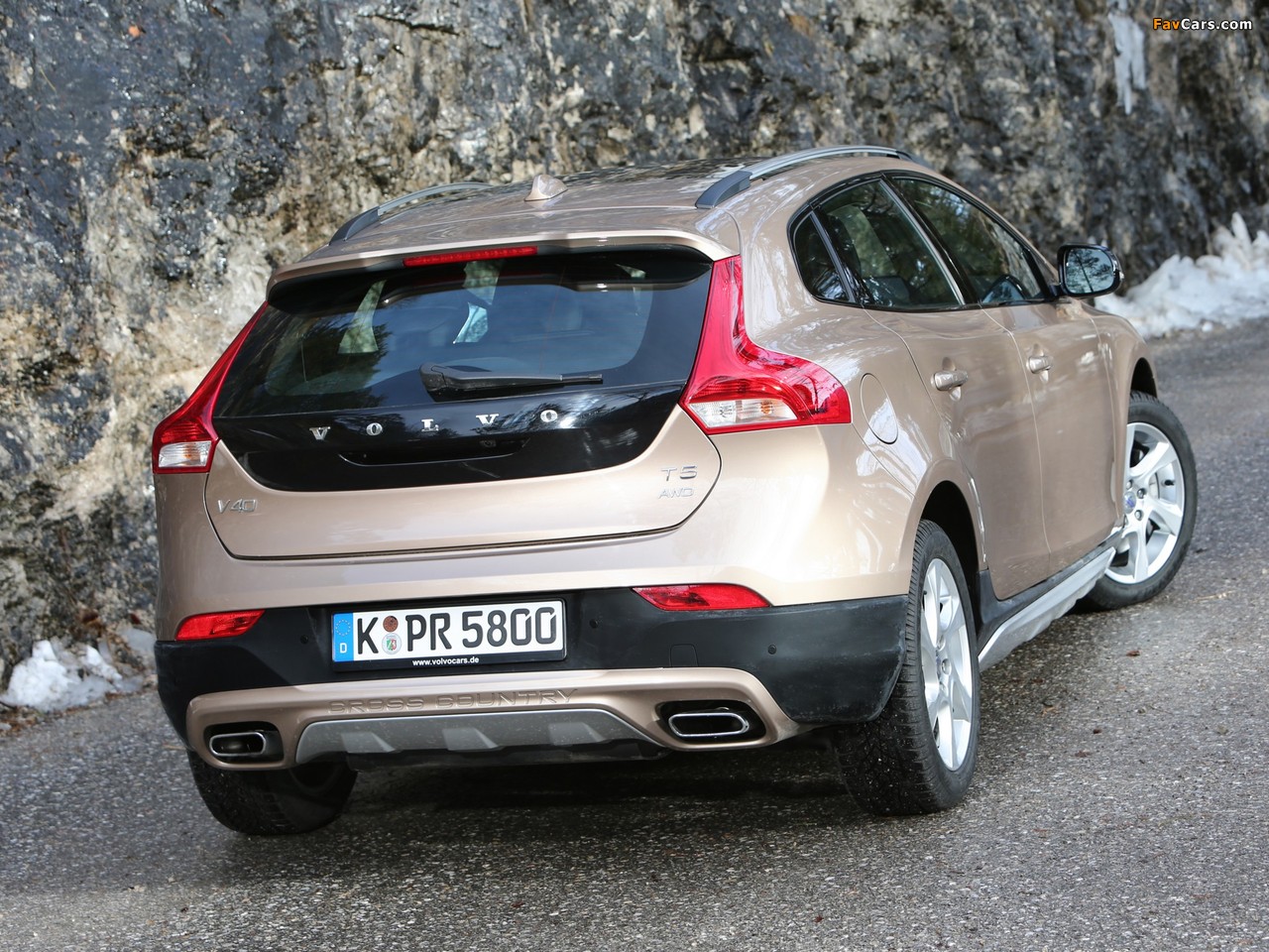 Volvo V40 Cross Country T5 2012 images (1280 x 960)