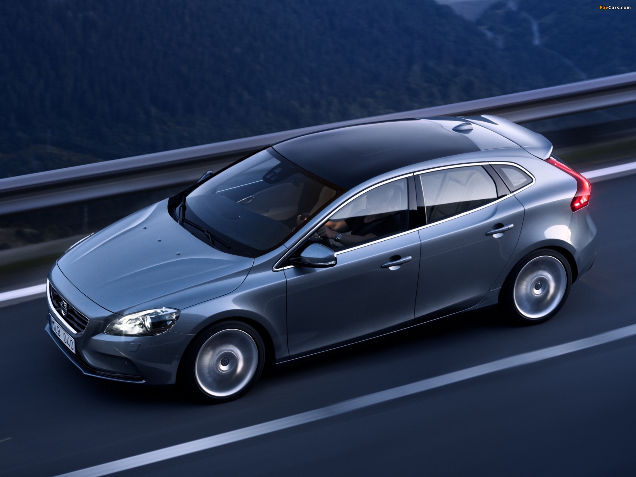 Volvo V40 2012 images (2048 x 1536)