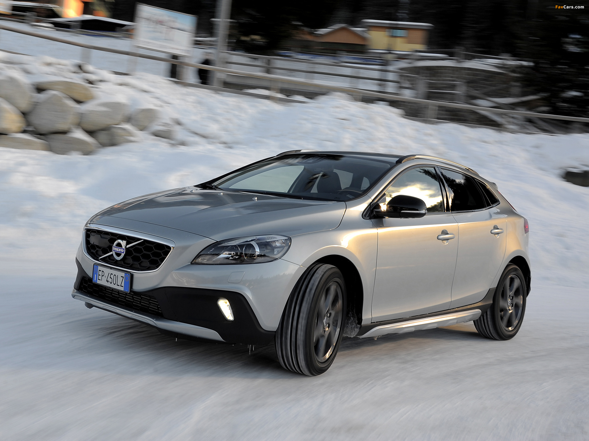 Volvo V40 Cross Country D4 2012 images (2048 x 1536)