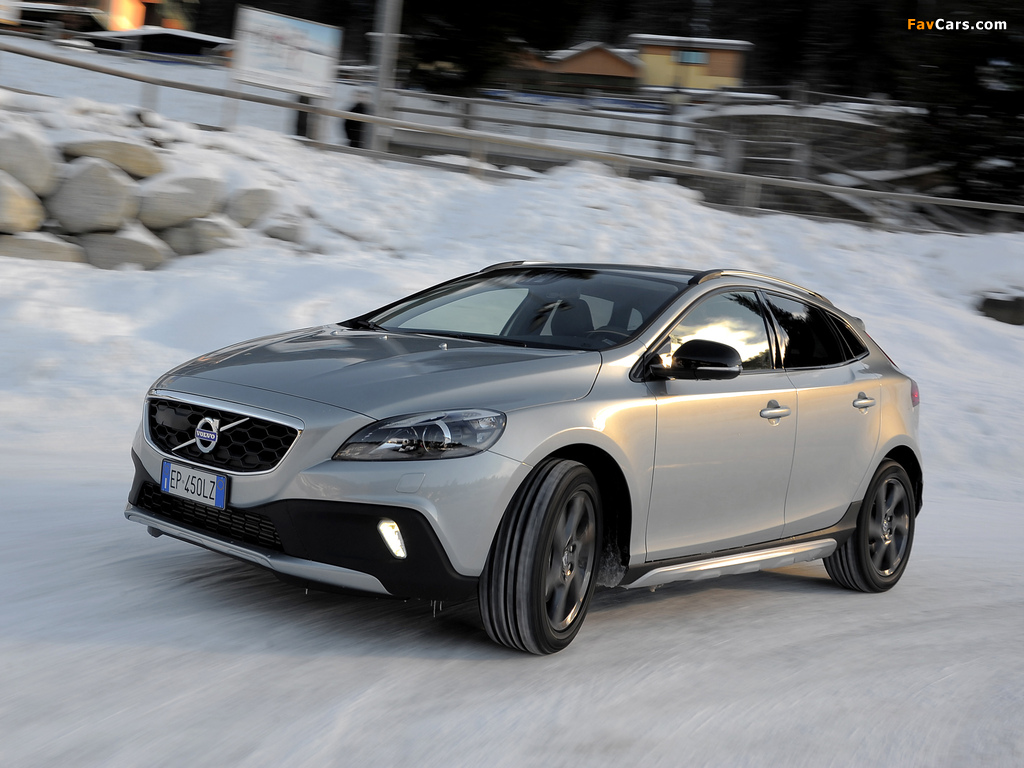 Volvo V40 Cross Country D4 2012 images (1024 x 768)