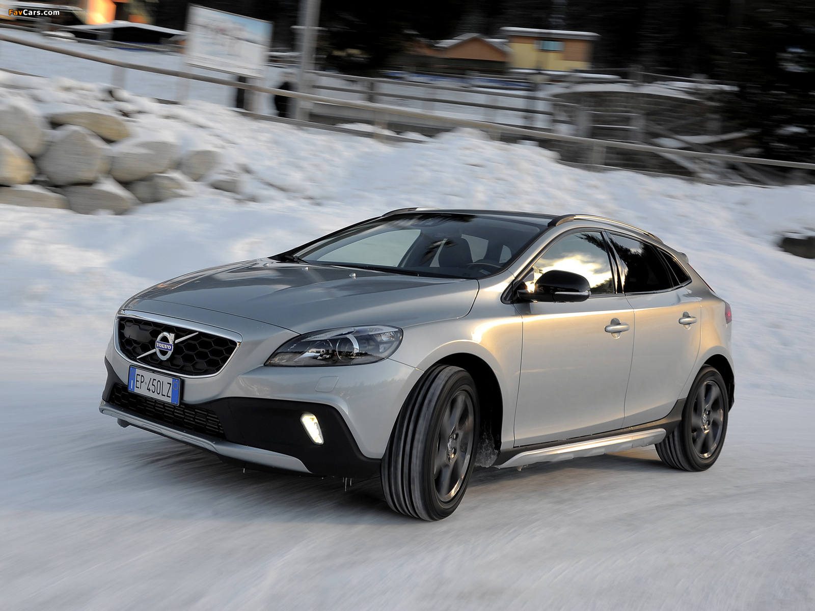 Volvo V40 Cross Country D4 2012 images (1600 x 1200)