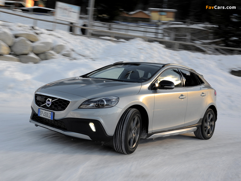 Volvo V40 Cross Country D4 2012 images (800 x 600)