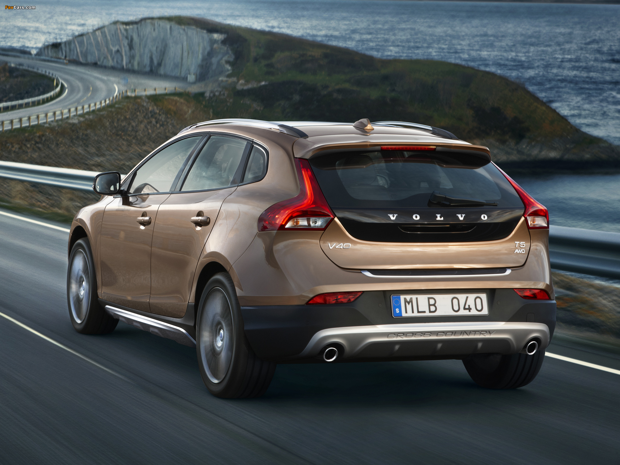 Volvo V40 Cross Country T5 2012 images (2048 x 1536)