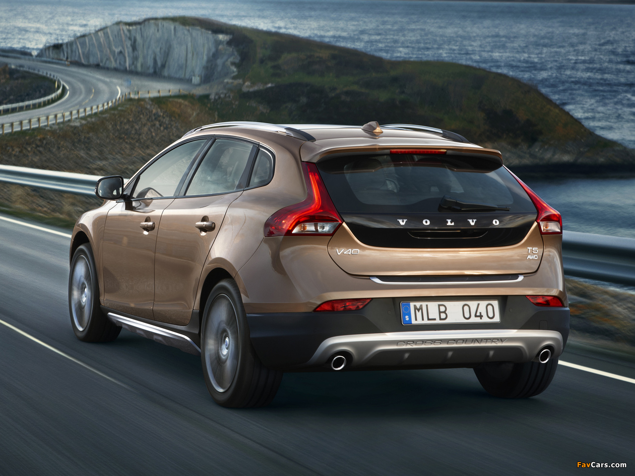 Volvo V40 Cross Country T5 2012 images (1280 x 960)