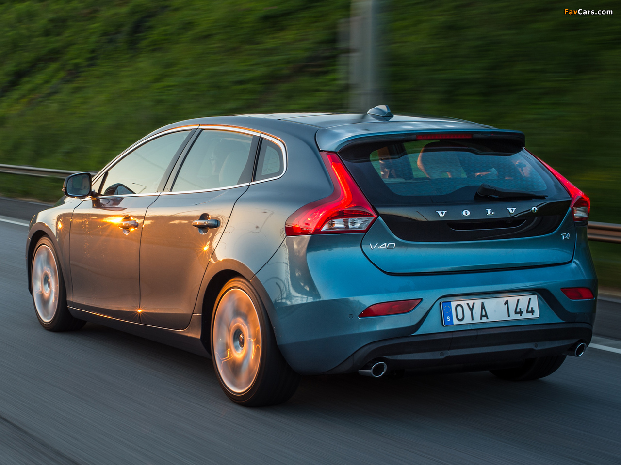 Volvo V40 T4 2012 images (1280 x 960)