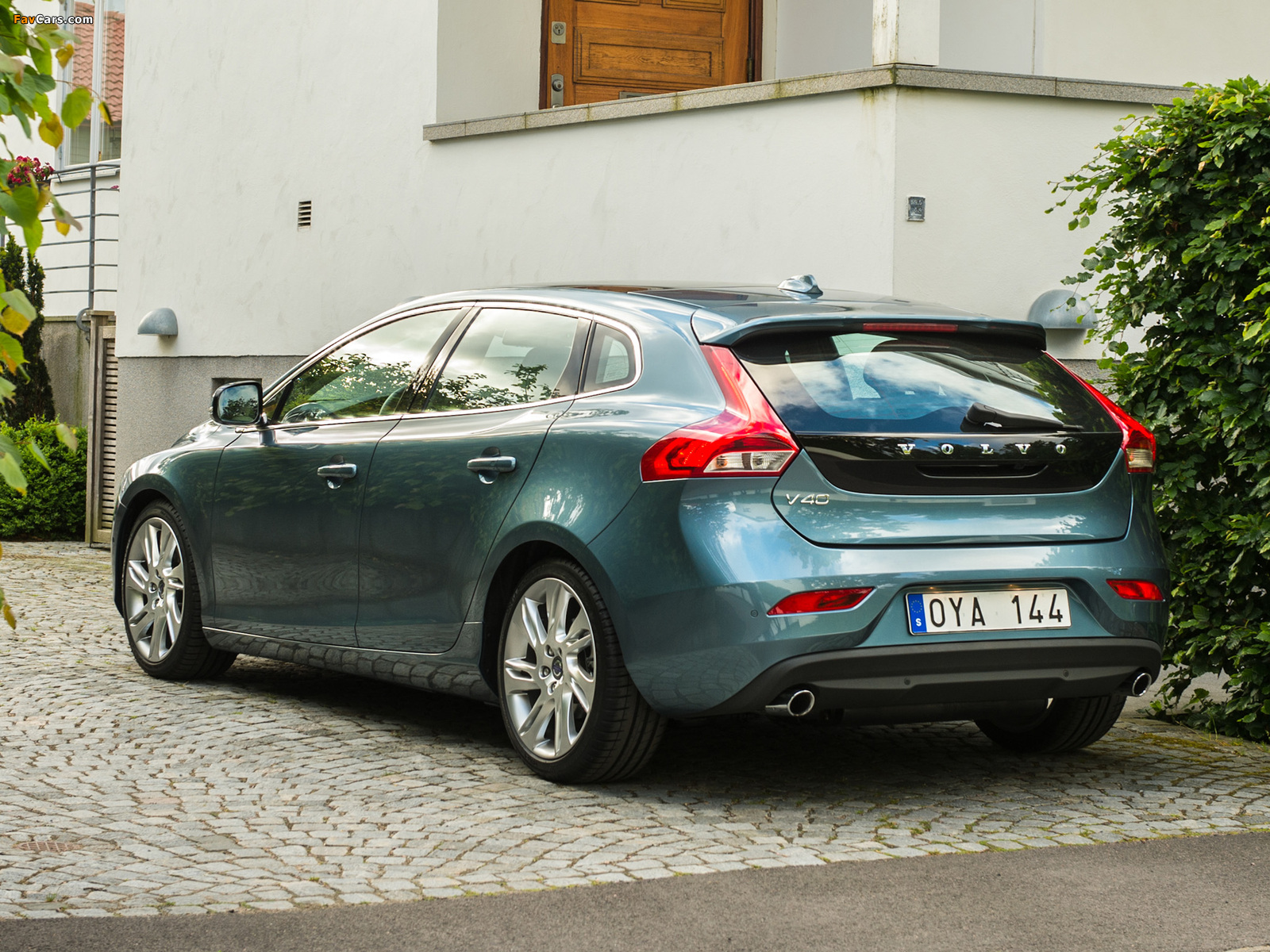 Volvo V40 T4 2012 images (1600 x 1200)