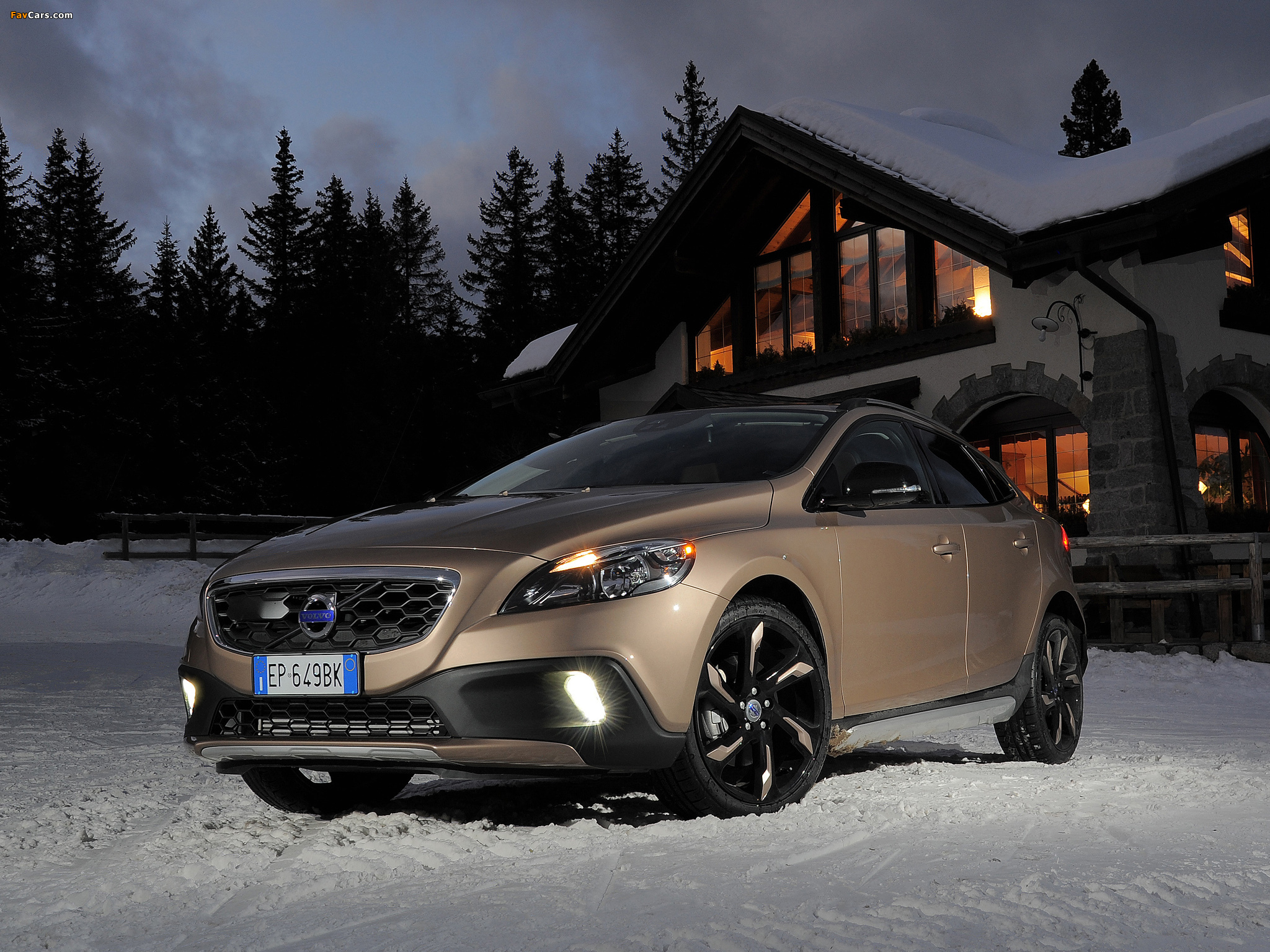 Volvo V40 Cross Country D3 2012 photos (2048 x 1536)