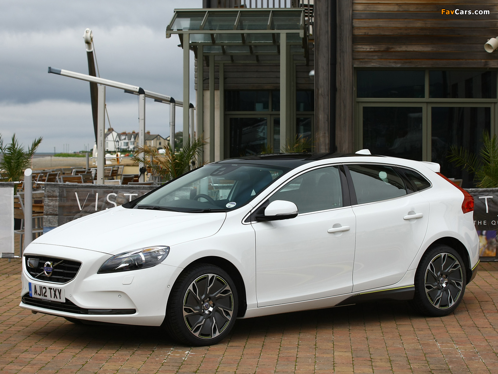 Volvo V40 D4 UK-spec 2012 photos (1024 x 768)