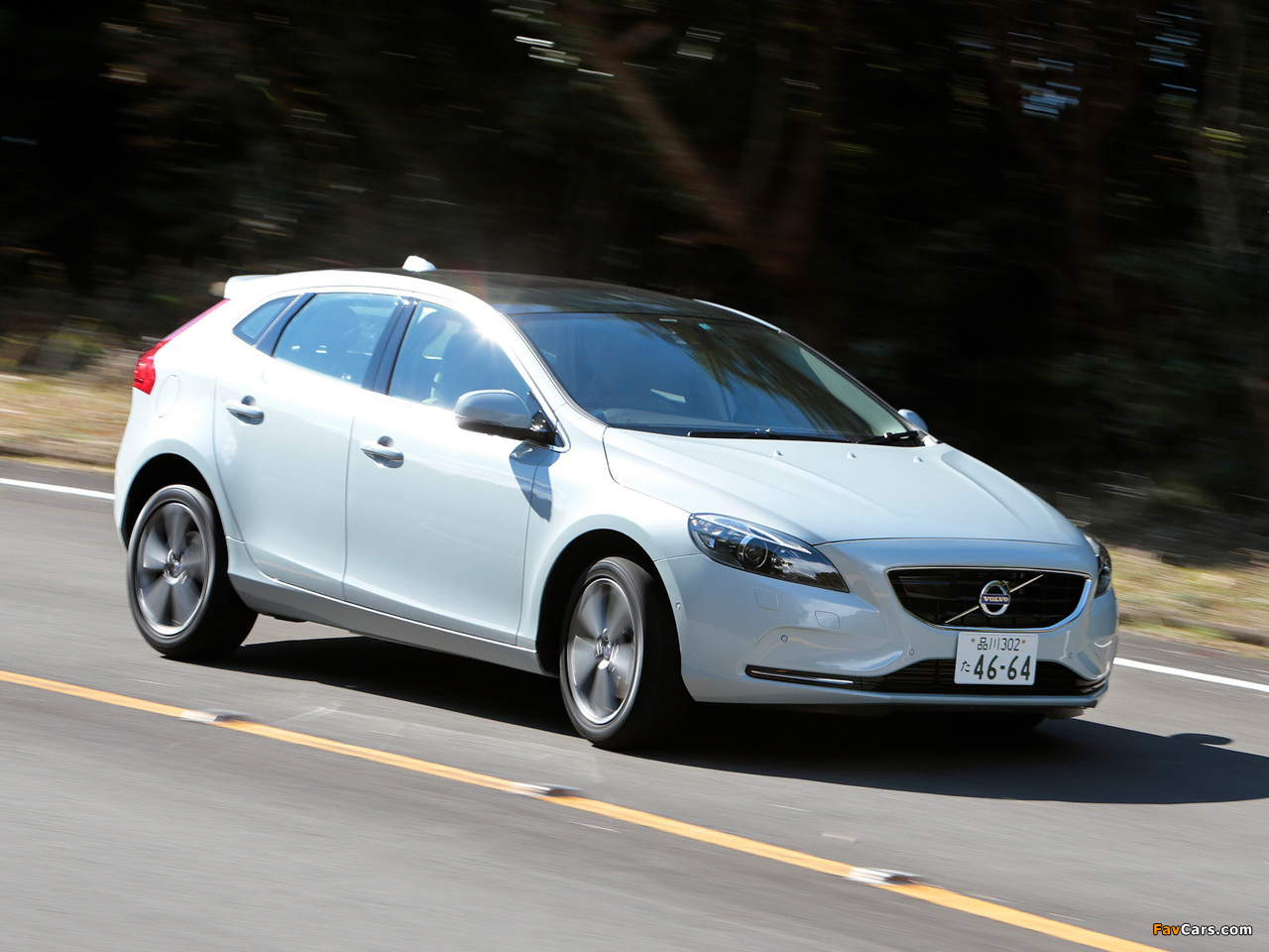 Volvo V40 T4 JP-spec 2012 photos (1280 x 960)