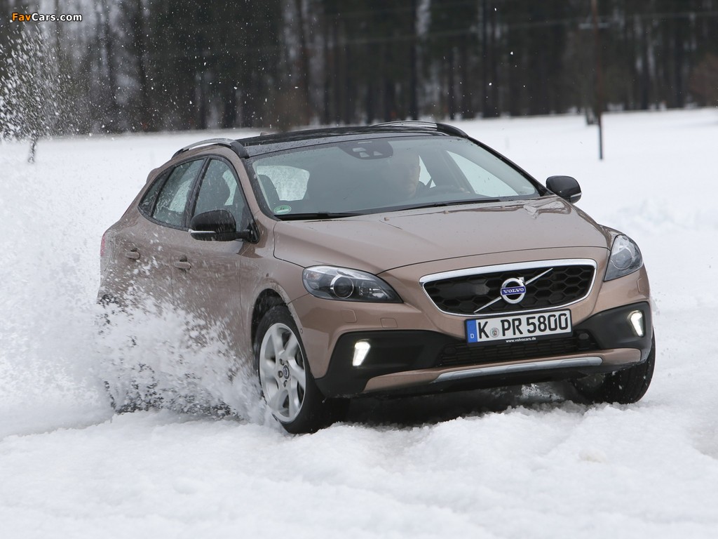 Volvo V40 Cross Country T5 2012 photos (1024 x 768)