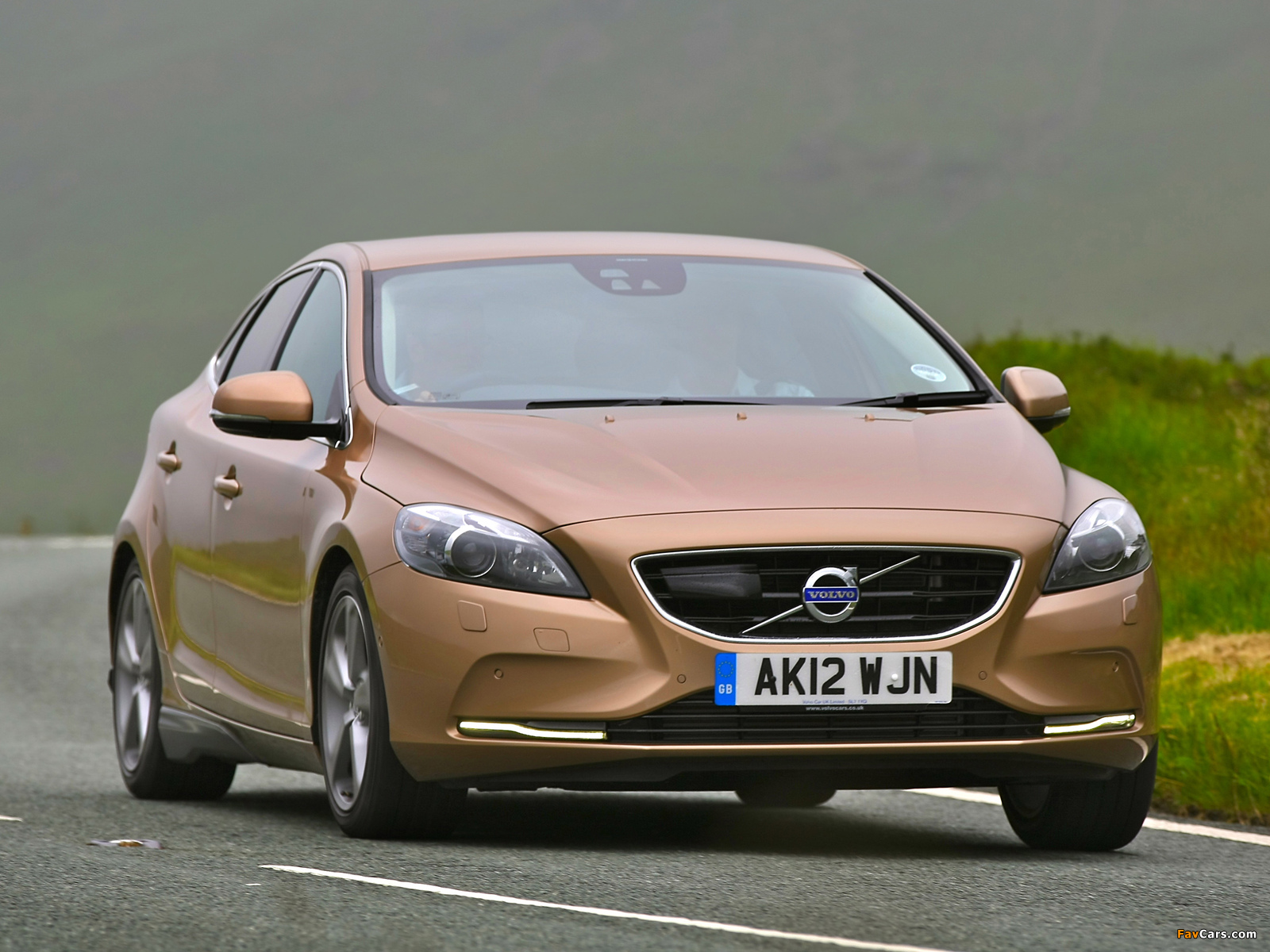 Volvo V40 T4 UK-spec 2012 photos (1600 x 1200)