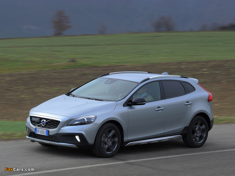 Volvo V40 Cross Country D4 2012 pictures (800 x 600)