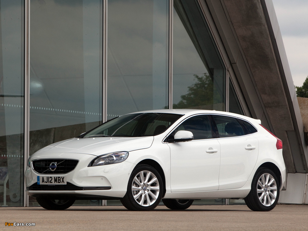 Volvo V40 D2 UK-spec 2012 pictures (1024 x 768)